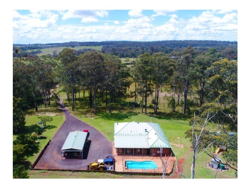 106 Erbacher Road, Hampton QLD 4352
