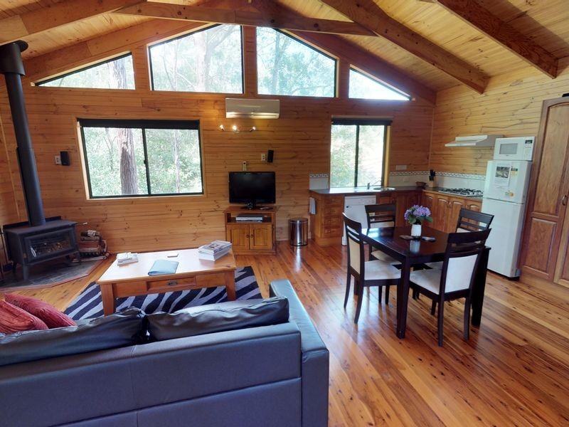 84 Palmtree Road, Ravensbourne QLD 4352