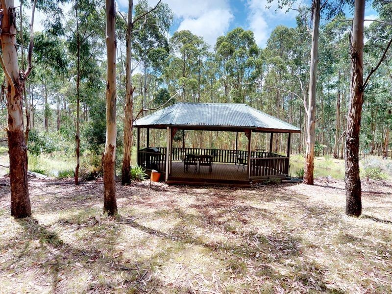 84 Palmtree Road, Ravensbourne QLD 4352