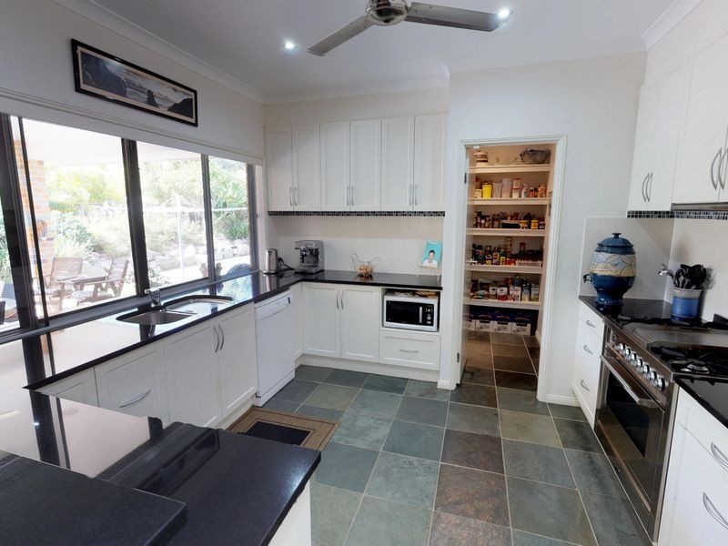 48 Essex Court, Mount Hallen QLD 4312