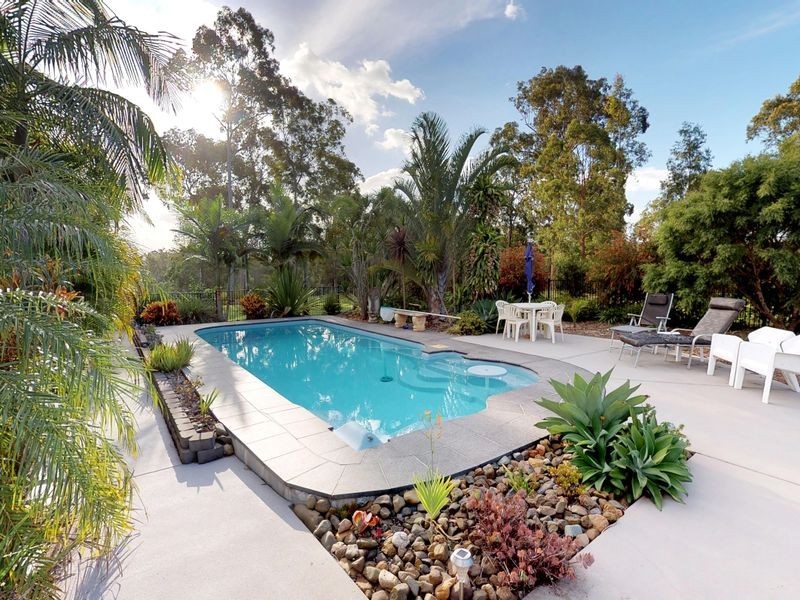 48 Essex Court, Mount Hallen QLD 4312