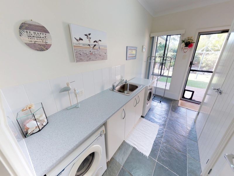 48 Essex Court, Mount Hallen QLD 4312