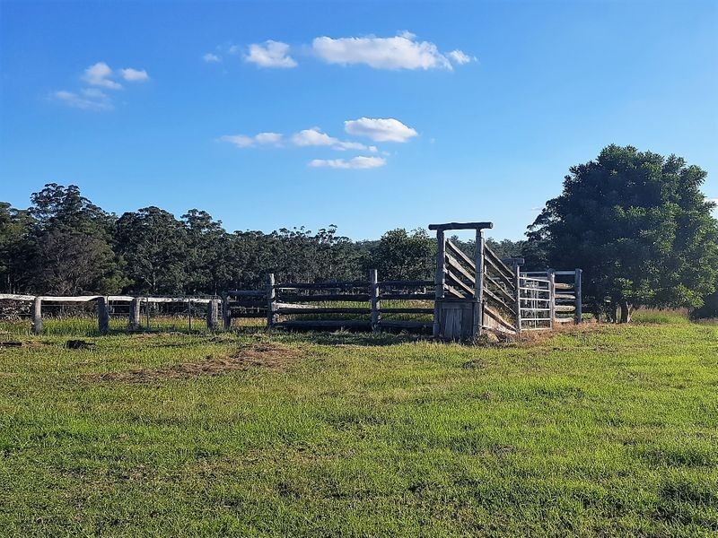 24 Schwager Road, Ravensbourne QLD 4352