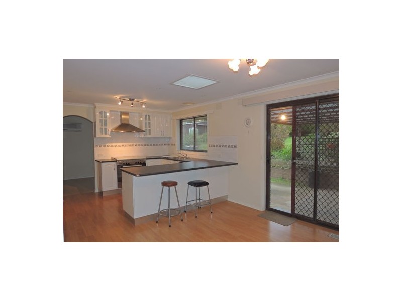 7 simper court, Drouin VIC 3818