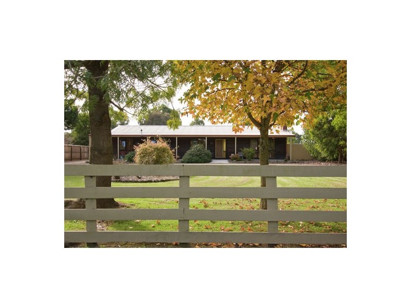 17 Cook Road, Longwarry VIC 3816