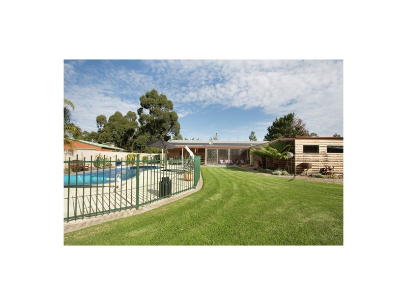 17 Cook Road, Longwarry VIC 3816
