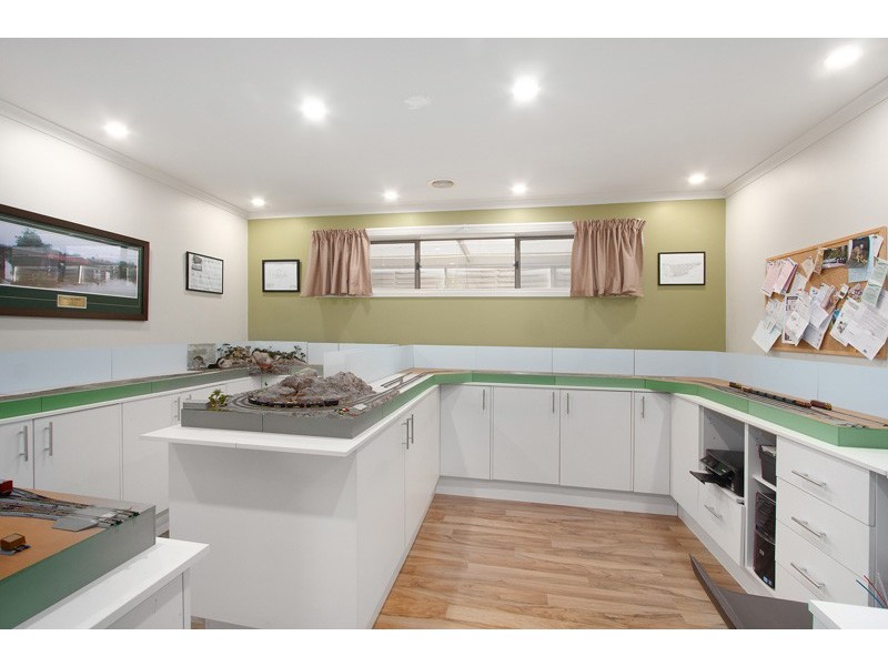 9 Oak Avenue, Longwarry VIC 3816