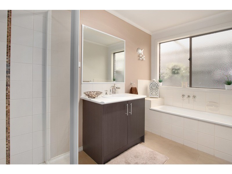 9 Oak Avenue, Longwarry VIC 3816