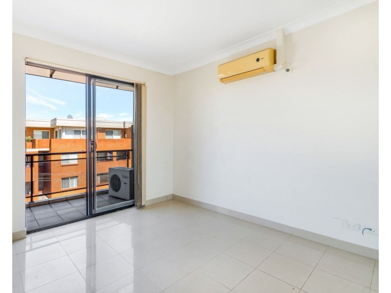 20/39 Earl Street, Merrylands NSW 2160