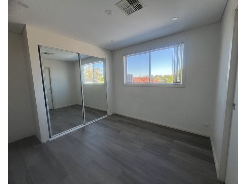 8A Rupert St, Merrylands West NSW 2160