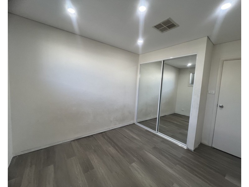 8A Rupert St, Merrylands West NSW 2160