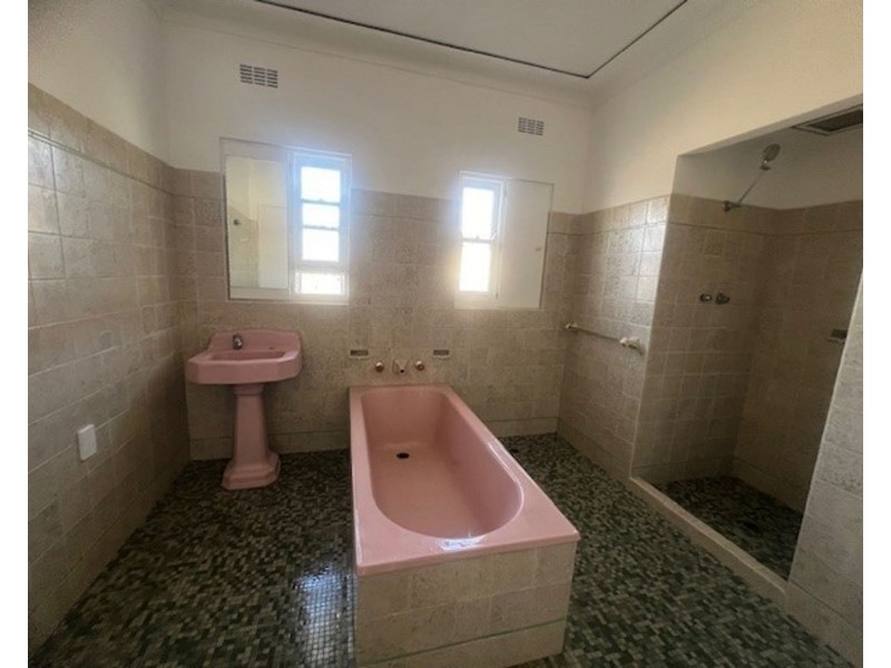 70 Military road, Guildford NSW 2161