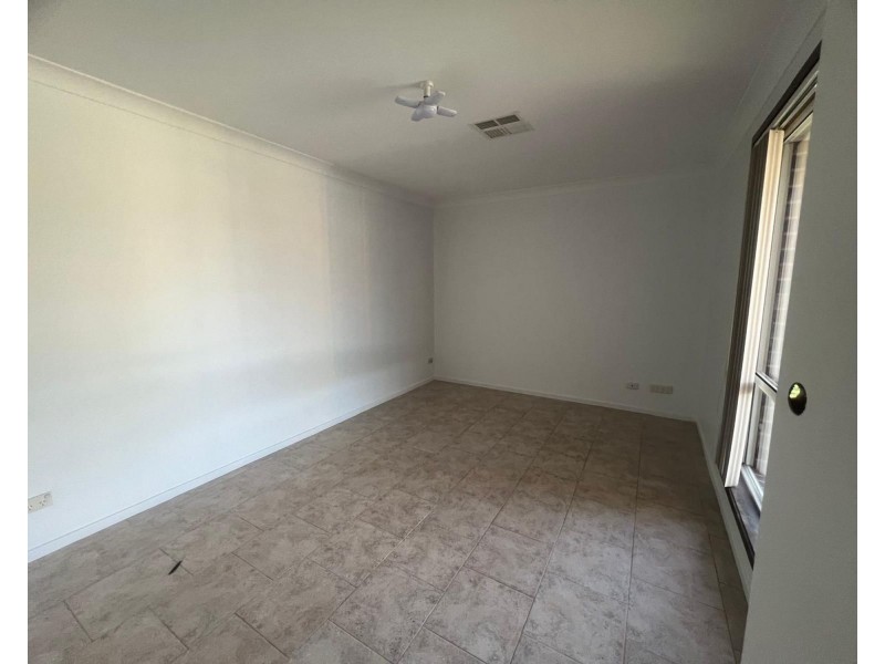 14 Glen Osmond Crescent, Bossley Park NSW 2176