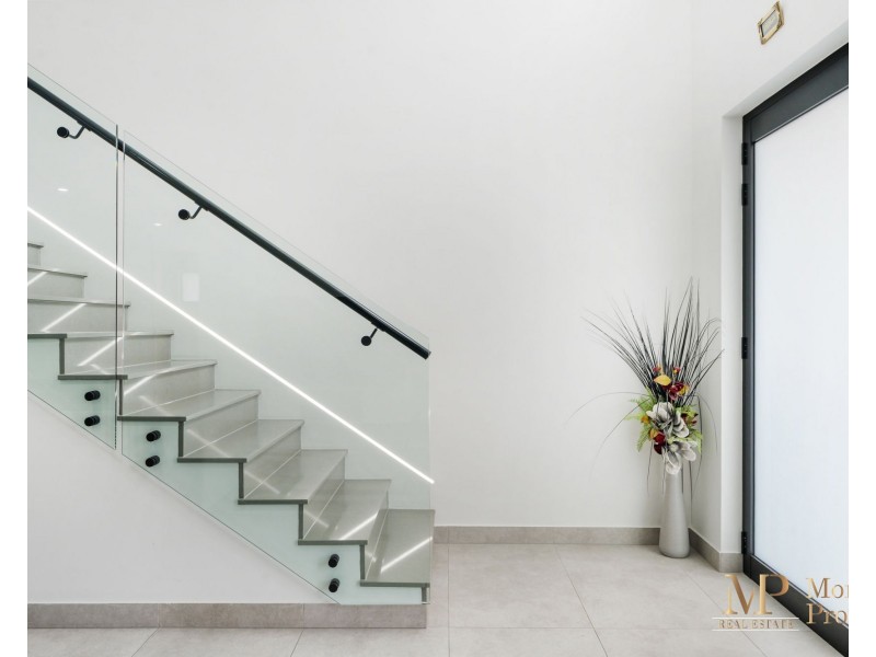 94 Hampden Rd, South Wentworthville NSW 2145