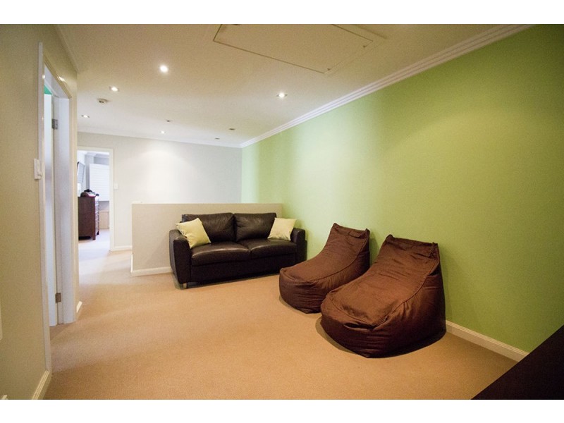 8a Giles Street, Chifley NSW 2036