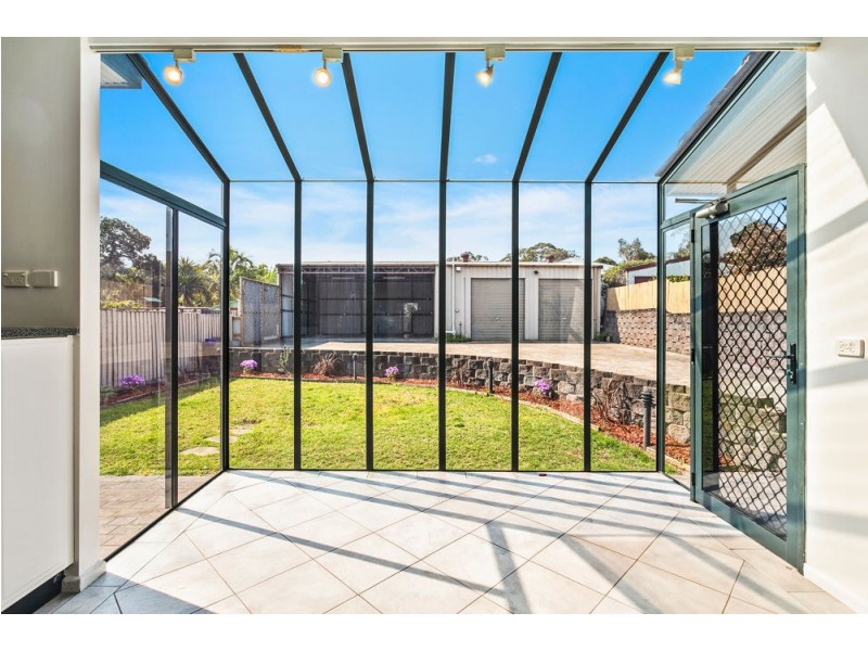 312 Northcliffe Drive, Lake Heights NSW 2502