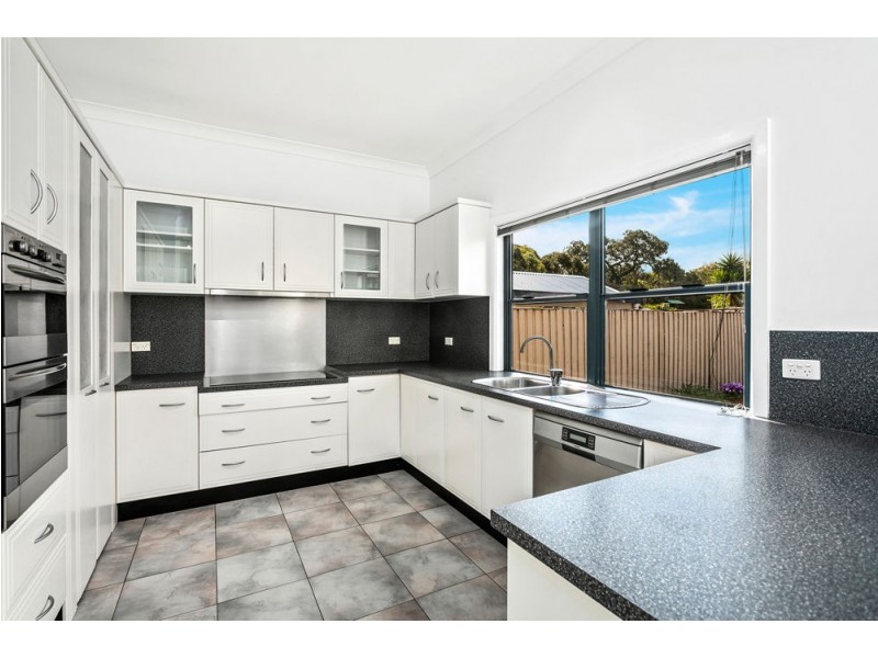 312 Northcliffe Drive, Lake Heights NSW 2502