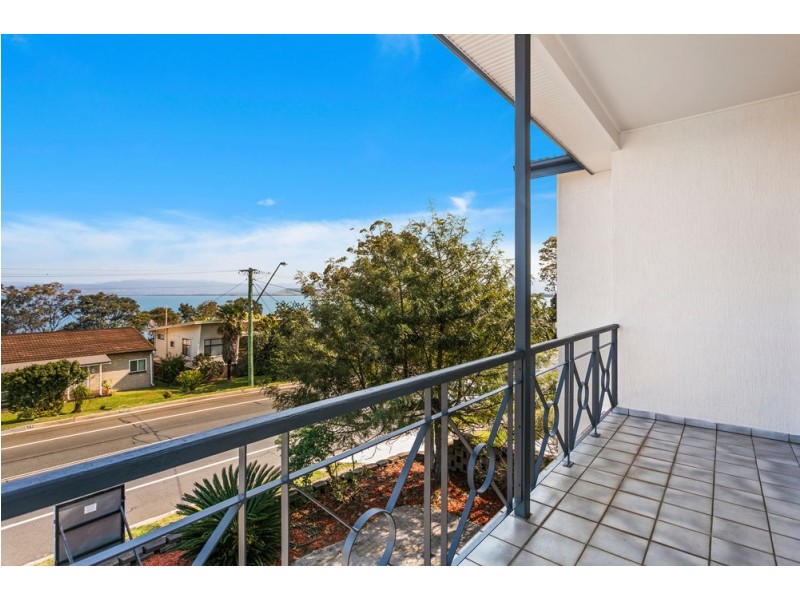 312 Northcliffe Drive, Lake Heights NSW 2502