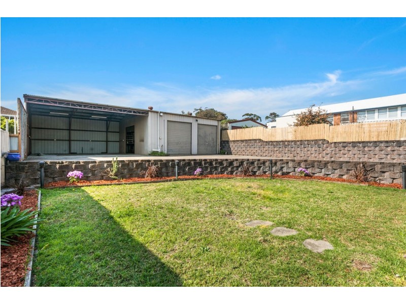 312 Northcliffe Drive, Lake Heights NSW 2502