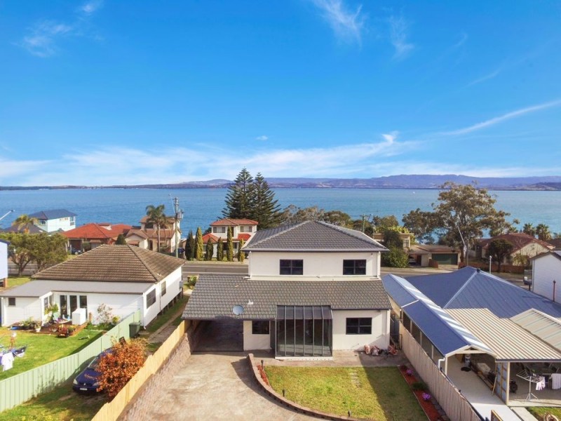 312 Northcliffe Drive, Lake Heights NSW 2502