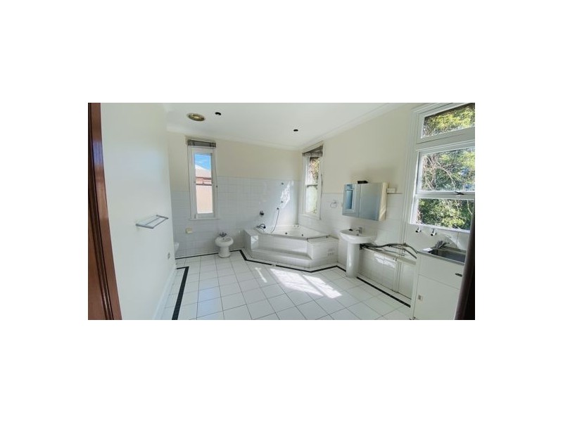 2/18 New Canterbury Road, Petersham NSW 2049