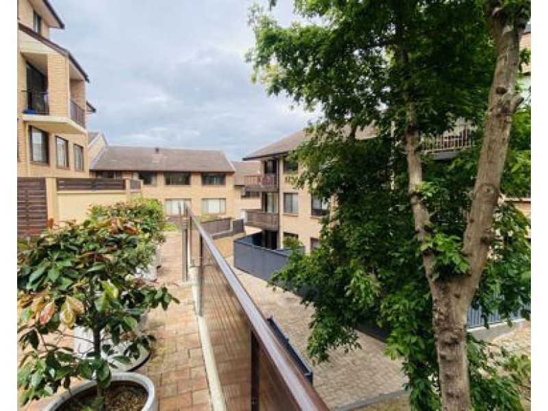21/4 Goodlet Street, Surry Hills NSW 2010