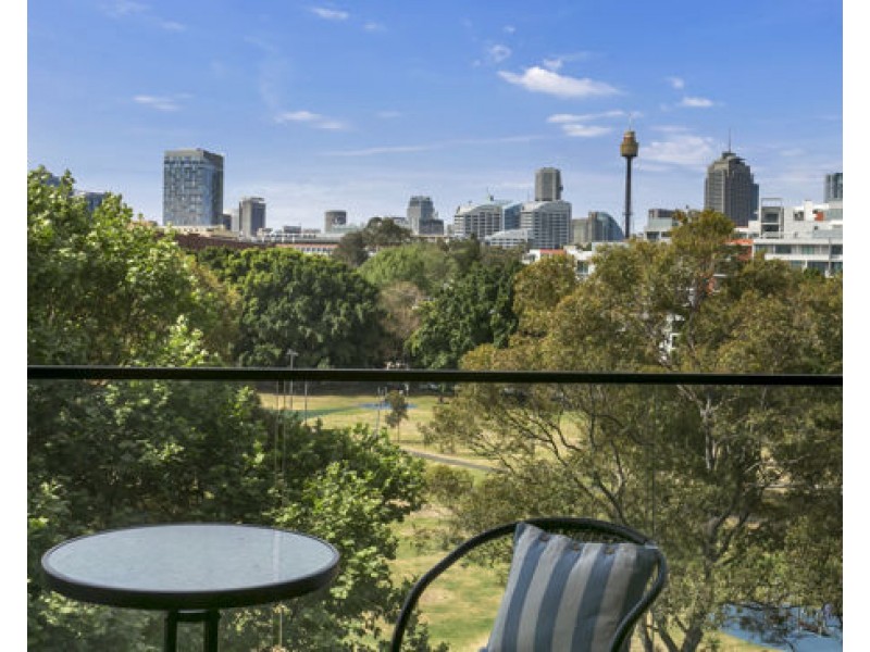 701/2F Wentworth Park Road, Glebe NSW 2037