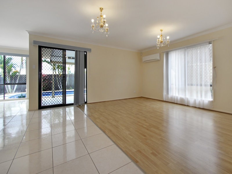 14 Cornell Close, Regents Park QLD 4118