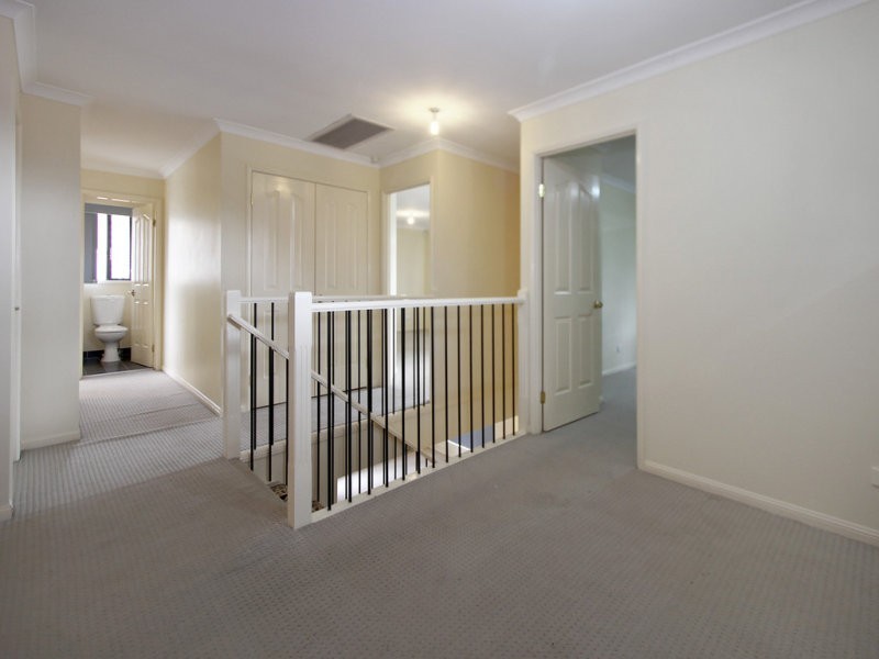 14 Cornell Close, Regents Park QLD 4118