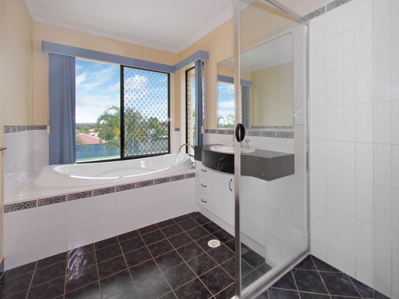 14 Cornell Close, Regents Park QLD 4118