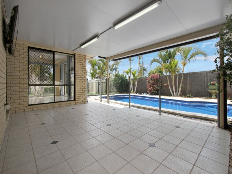 14 Cornell Close, Regents Park QLD 4118