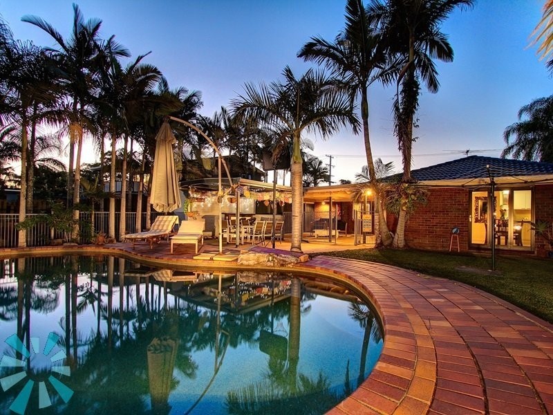 98 Parkroyal Cres, Regents Park QLD 4118