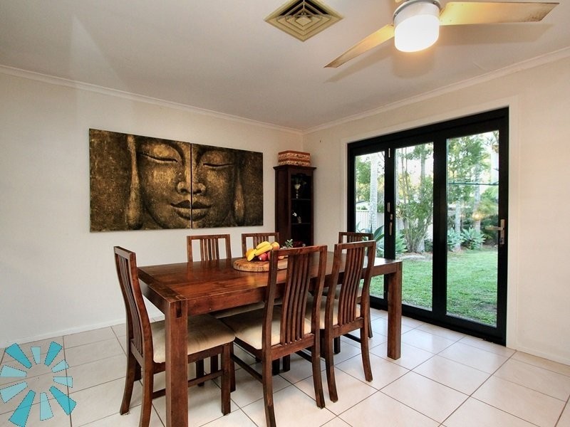 98 Parkroyal Cres, Regents Park QLD 4118