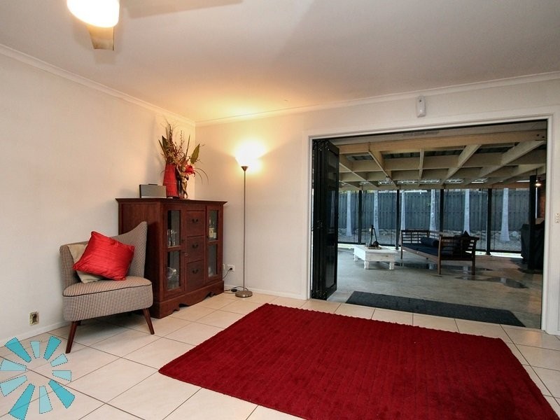 98 Parkroyal Cres, Regents Park QLD 4118