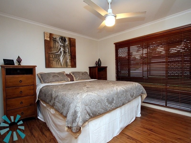98 Parkroyal Cres, Regents Park QLD 4118