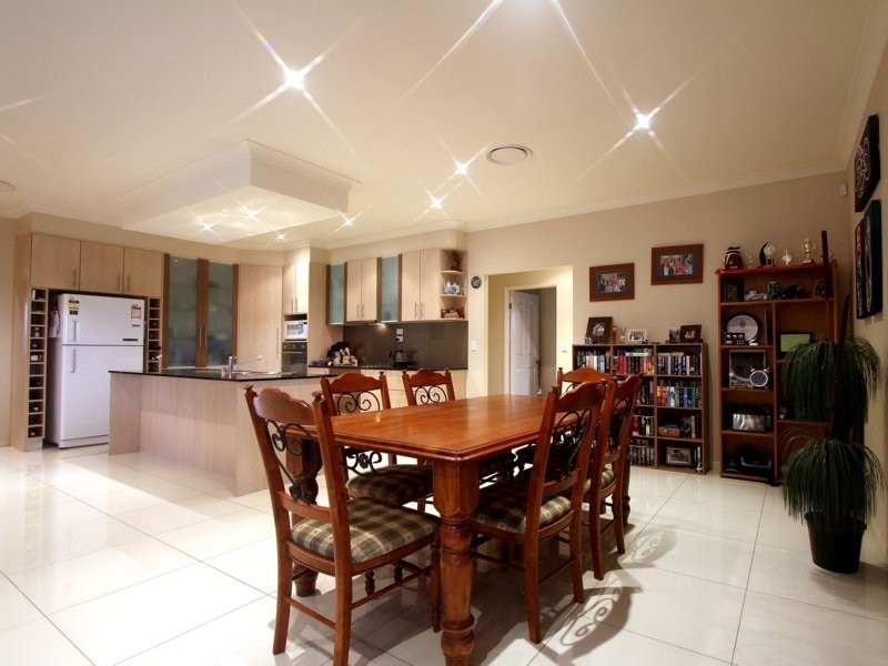 15 Denver Grove, Regents Park QLD 4118
