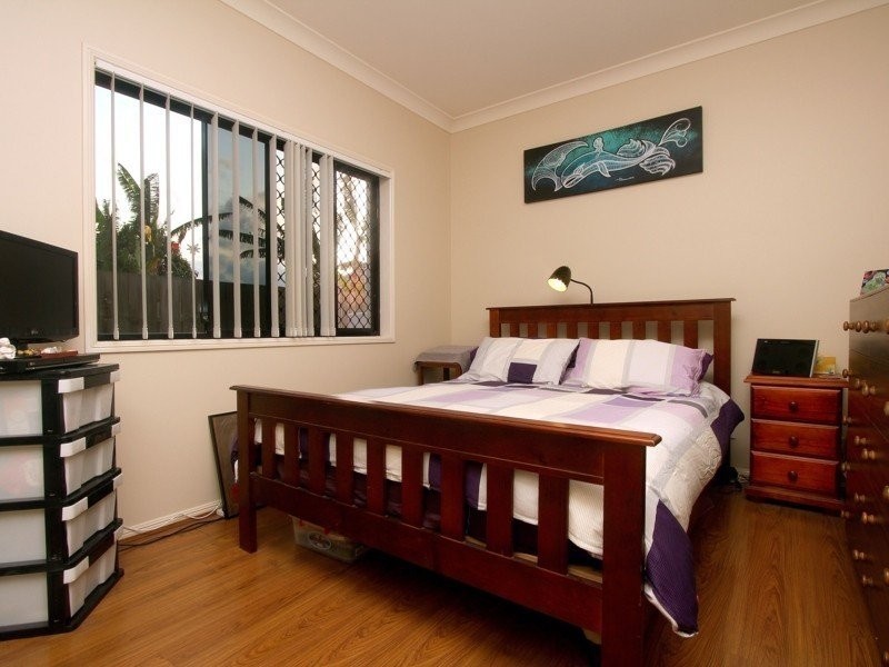 15 Denver Grove, Regents Park QLD 4118