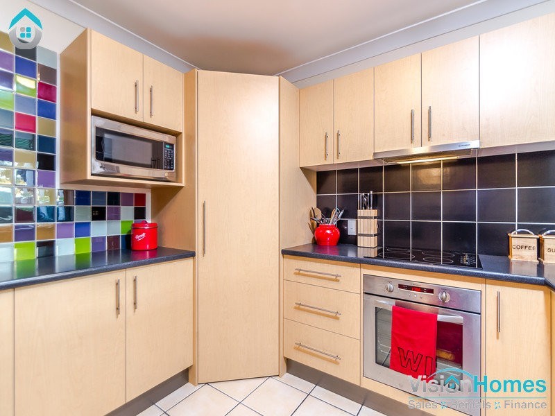 8 Danvers Court, Hillcrest QLD 4118