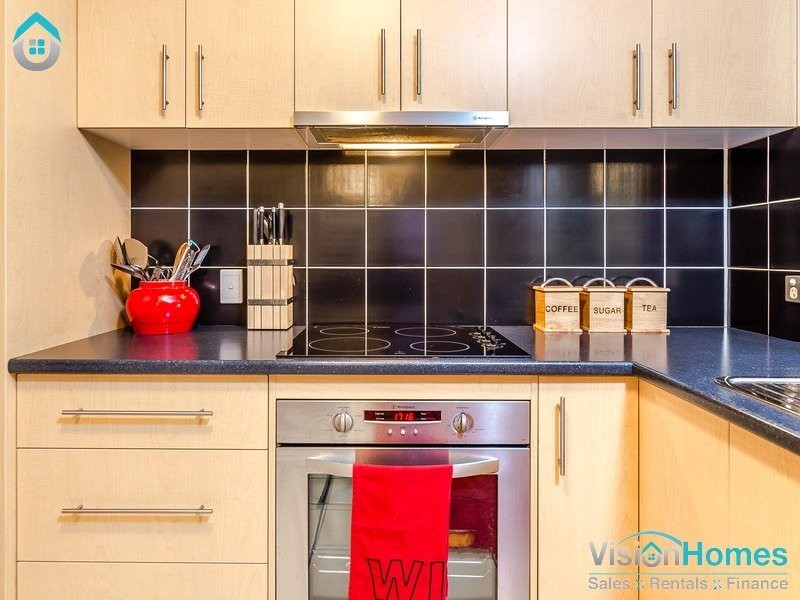 8 Danvers Court, Hillcrest QLD 4118