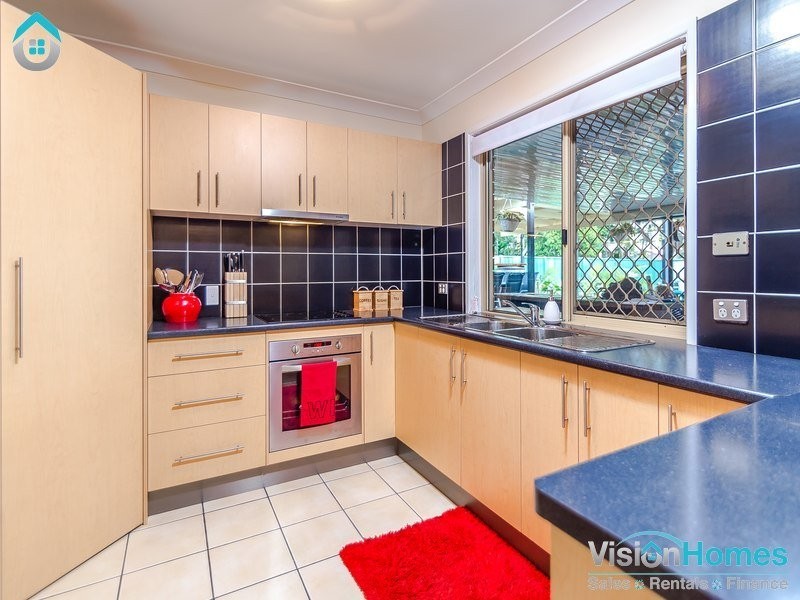 8 Danvers Court, Hillcrest QLD 4118