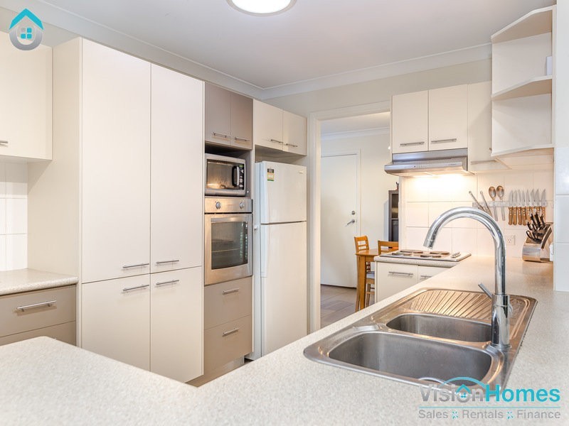 69 Parkroyal Cres, Regents Park QLD 4118