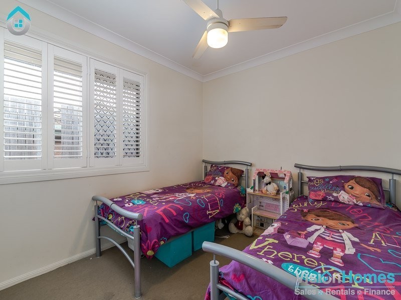69 Parkroyal Cres, Regents Park QLD 4118