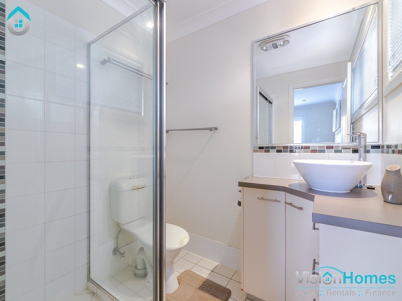 69 Parkroyal Cres, Regents Park QLD 4118