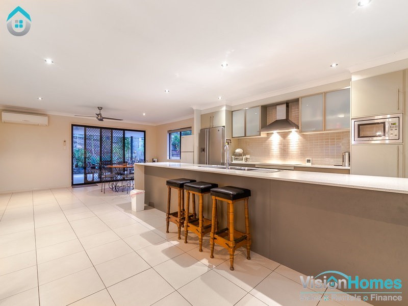 8 MOUNTAIN VIEW CRESCENT, Mount Warren Park QLD 4207
