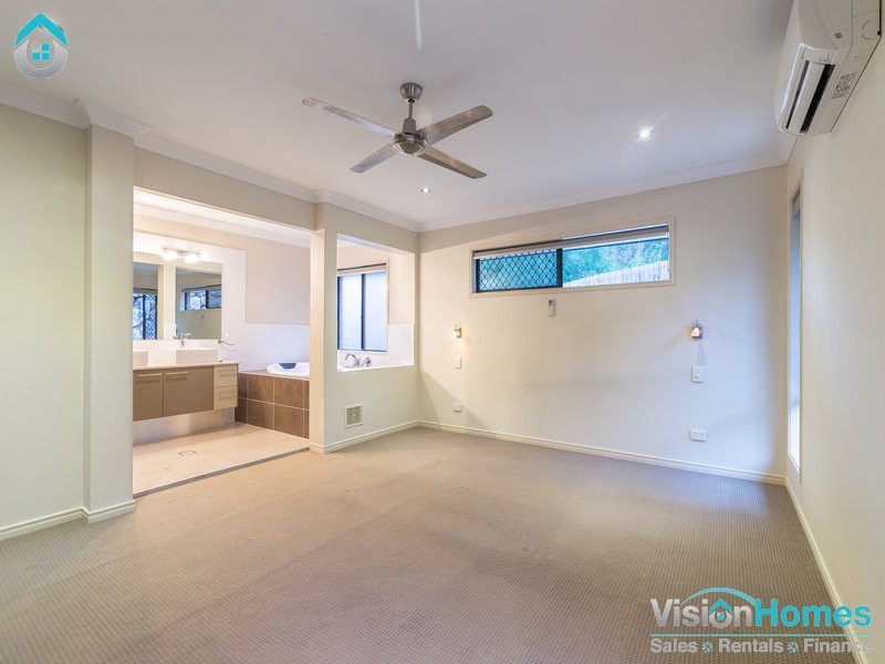 8 MOUNTAIN VIEW CRESCENT, Mount Warren Park QLD 4207