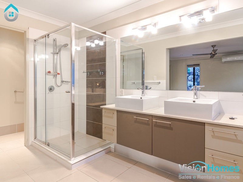 8 MOUNTAIN VIEW CRESCENT, Mount Warren Park QLD 4207
