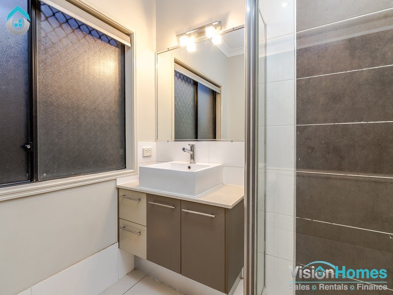 8 MOUNTAIN VIEW CRESCENT, Mount Warren Park QLD 4207