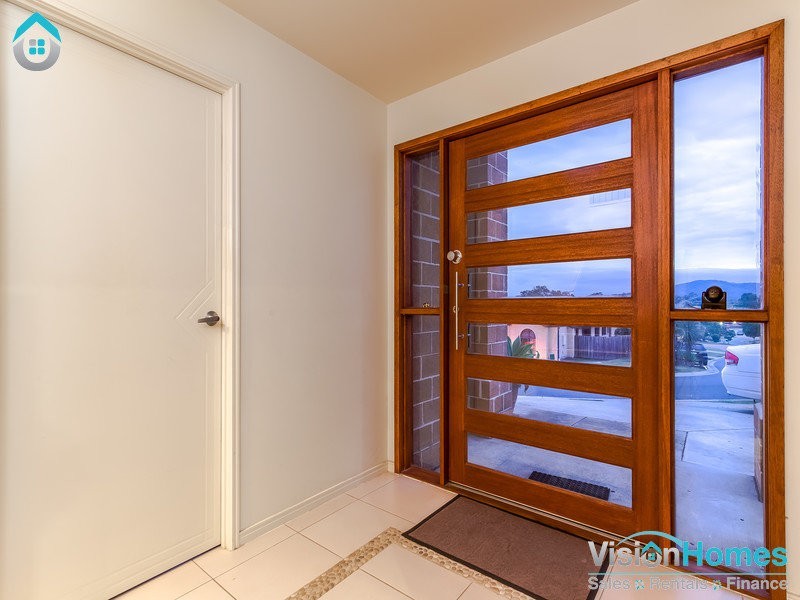 8 MOUNTAIN VIEW CRESCENT, Mount Warren Park QLD 4207