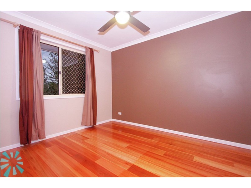 4 Barron Court, Hillcrest QLD 4118