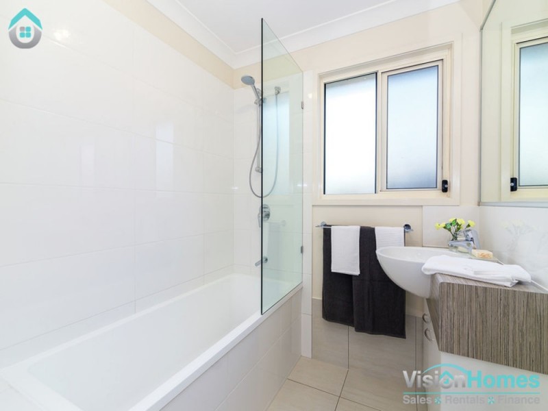 41 Shallow Bay Drive, Springfield Lakes QLD 4300